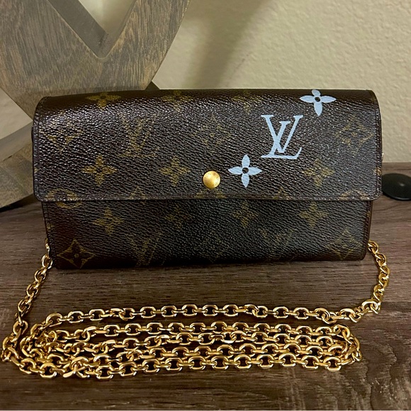 🖤🐻 🩶 Louis Vuitton Monogram LV Logo Crossbody WOC Wallet on Chain Gold Chain - Picture 3 of 16